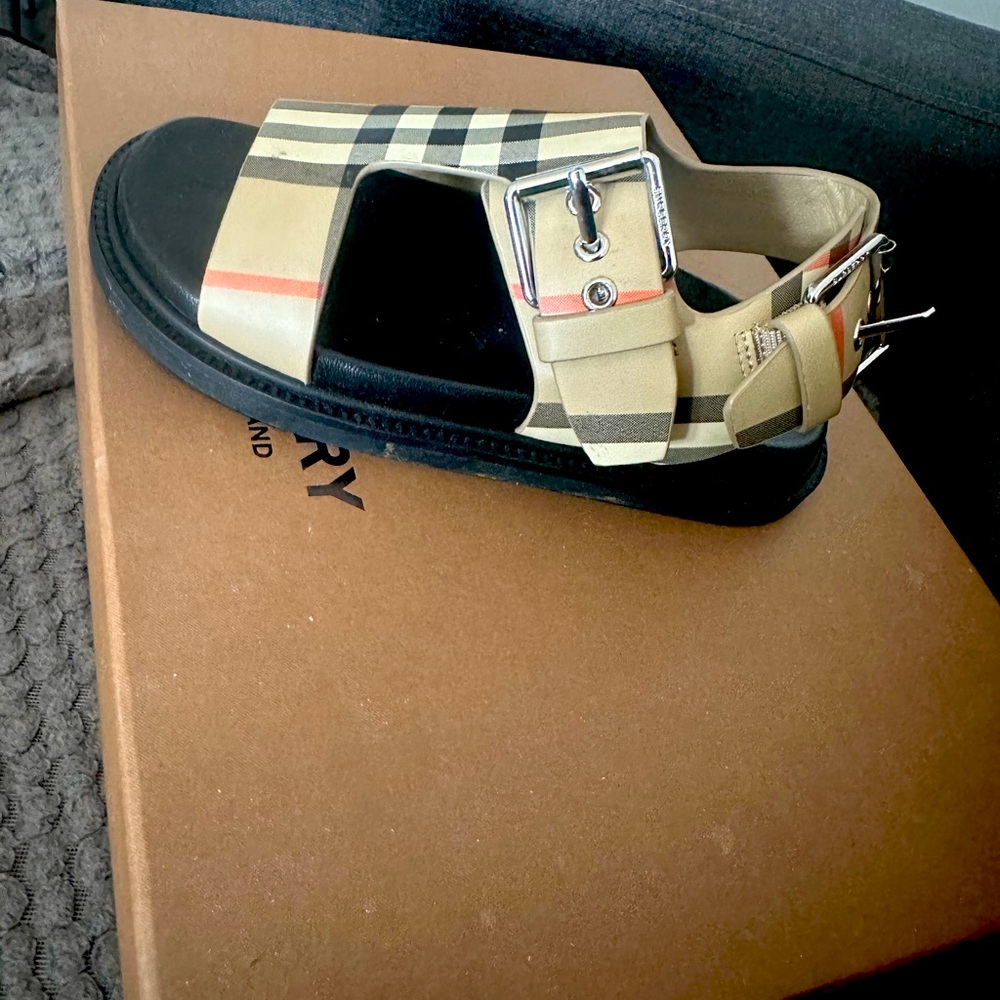 Burberry kids sandals